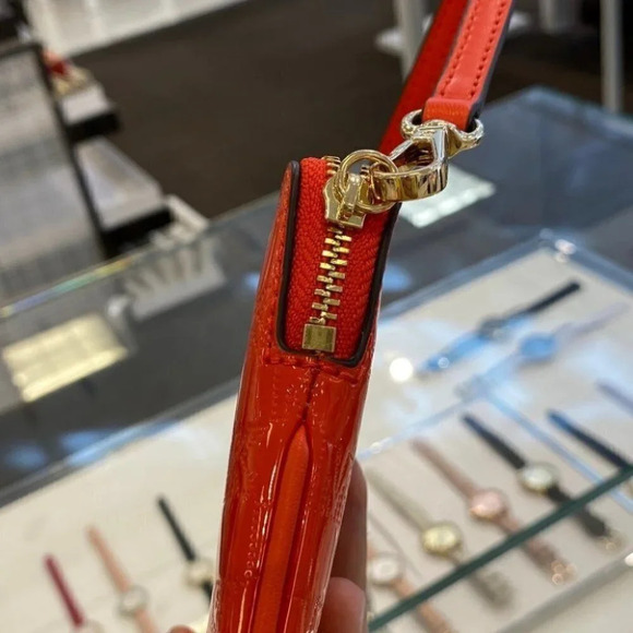 MK LG Gusset Wristlet Manda (to WM) - Picture 8 of 9